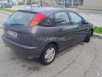 Usado Ford Focus Trend 90 CV (66 kW) 2003 Gris / plata Berlina