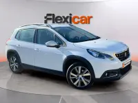 Usado Peugeot 2008 Active 100 CV (73 kW) 2019 Blanco SUV
