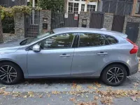 Usado Volvo V40 Inscription 122 CV (89 kW) 2017 Azul Utilitario