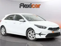 Begagnad Kia Ceed 101 HK (74 kW) 2022 Vit Halvkombi