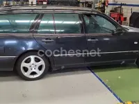 Usado Mercedes E320 Avantgarde 224 CV (164 kW) 1998 Negro Familiar