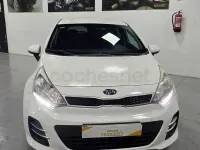 Usado Kia Rio 84 CV (61 kW) 2015 Blanco Berlina