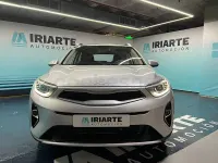 Usado Kia Stonic 100 CV (73 kW) 2022 Gris / plata SUV