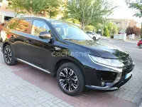 Usado Mitsubishi Outlander P-HEV 203 CV (149 kW) 2017 Negro SUV
