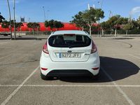 Usado Ford Fiesta Trend 95 CV (69 kW) 2015 Blanco Berlina