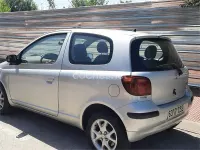 Usado Toyota Yaris Sol 75 CV (55 kW) 2004 Gris / plata Berlina