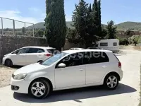 Usado VW Golf VII 105 CV (77 kW) 2012 Blanco Berlina