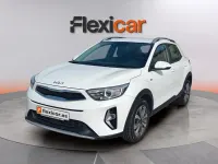 Usado Kia Stonic 120 CV (88 kW) 2022 Blanco SUV