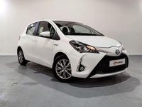 Usado Toyota Yaris Hybrid Active 100 CV (73 kW) 2020 Blanco Berlina