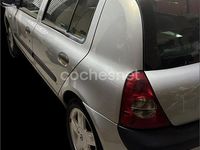 Usado Renault Clio II Dynamique 75 CV (55 kW) 2003 Gris / plata Berlina