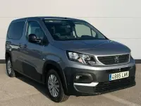 Usado Peugeot Rifter Active 100 CV (73 kW) 2022 Gris Monovolumen