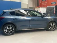 Usado Ford Focus Active X 155 CV (114 kW) 2022 Ázul chrome (metalizado) Berlina