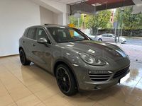 Usado Porsche Cayenne 240 CV (176 kW) 2011 Gris / plata SUV