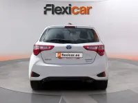 Usado Toyota Yaris Active 100 CV (73 kW) 2020 Blanco