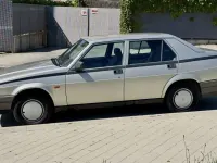 Usado Alfa Romeo 75 120 CV (88 kW) 1988 Gris / plata Berlina