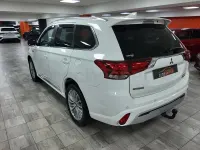 Usado Mitsubishi Outlander P-HEV 224 CV (164 kW) 2019 Blanco SUV
