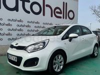 Usado Kia Rio 85 CV (62 kW) 2013 Blanco Berlina