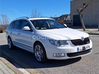 Usado Skoda Superb Exclusive 140 CV (102 kW) 2011 Amarillo Familiar