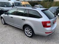 Usado Skoda Octavia Elegance 150 CV (110 kW) 2015 Gris / plata Utilitario