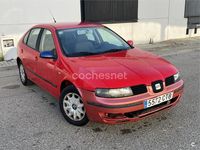 Usado Seat Leon 90 CV (66 kW) 2003 Rojo Utilitario