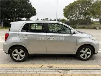 Usado Toyota Urban Cruiser Active 100 CV (73 kW) 2009 Gris / plata Utilitario