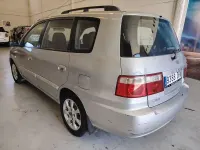 Usado Kia Carens EX 112 CV (82 kW) 2005 Gris / plata Monovolumen