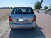 Usado Skoda Fabia 60 HP (44 kW) 2011 Cinzento Sedan