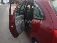 Usado Citroën Xsara Picasso Exclusive 110 CV (80 kW) 2008 Granate Monovolumen