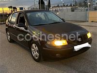 Usado Seat Leon Stella 105 CV (77 kW) 2004 Negro Utilitario