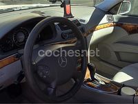 Usado Mercedes E220 Elegance 150 CV (110 kW) 2005 Gris / plata Berlina