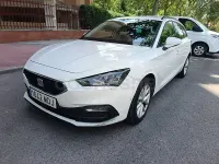 Usado Seat Leon Style 130 CV (95 kW) 2023 Blanco Familiar