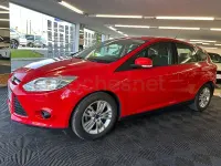 Usado Ford Focus Trend 100 CV (73 kW) 2012 Rojo Berlina