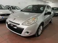 Usado Renault Clio II 75 CV (55 kW) 2010 Gris / plata Berlina