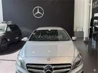 Usado Mercedes A180 AMG line 109 CV (80 kW) 2015 Gris / plata Utilitario