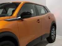 Usado Peugeot 2008 Active 130 CV (95 kW) 2023 Naranja SUV