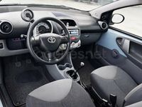 Usado Toyota Aygo 68 CV (50 kW) 2006 Gris / plata Utilitario
