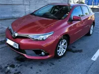 Usado Toyota Auris Active 116 CV (85 kW) 2015 Rojo Berlina