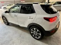 Usado Kia Stonic 120 CV (88 kW) 2018 Blanco SUV