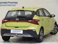 Usado Hyundai i20 100 CV (73 kW) 2024 Gris/plata