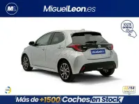 Usado Toyota Yaris Hybrid Active 116 CV (85 kW) 2023 Gris / plata Berlina