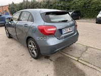 Usado Mercedes A180 Urban 122 CV (89 kW) 2014 Azul Berlina