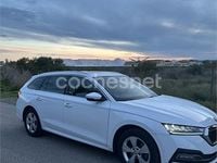 Usado Skoda Octavia Selection 150 CV (110 kW) 2023 Blanco Familiar