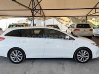 Usado Toyota Auris Hybrid Active 136 CV (100 kW) 2015 Blanco Familiar