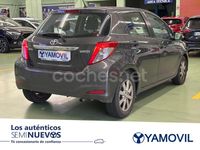 Usado Toyota Yaris Active 90 CV (66 kW) 2013 Gris Berlina