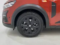 Usado Dacia Jogger Extreme 110 CV (80 kW) 2022 Rojo Monovolumen