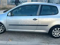 Usado VW Golf IV Highline 105 CV (77 kW) 2006 Gris / plata Berlina