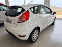 Usado Ford Fiesta Trend 75 CV (55 kW) 2016 Blanco Berlina