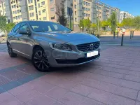Usado Volvo S60 Momentum 120 CV (88 kW) 2018 Gris / plata Berlina