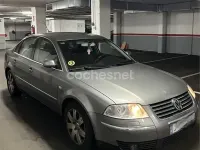 Usado VW Passat Highline 150 CV (110 kW) 2002 Gris / plata Berlina
