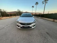 Usado Opel Astra 105 CV (77 kW) 2020 Gris / plata Berlina